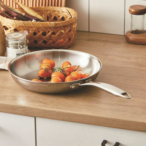 Poêle en Inox : Les Clés d'une Cuisine Saine et Durable