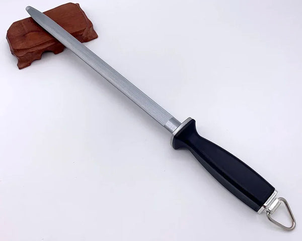 Fusil à aiguiser sur fond blanc