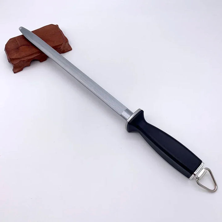 Fusil à aiguiser sur fond blanc