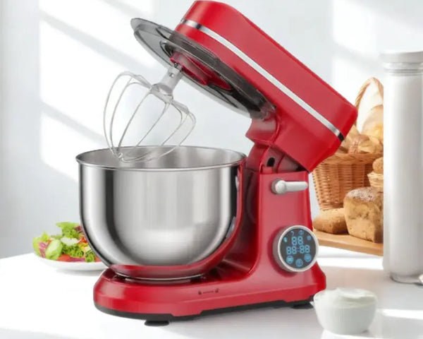 Robot pâtissier rouge sur fond blanc