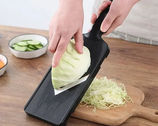 Mandoline japonaise noire en action