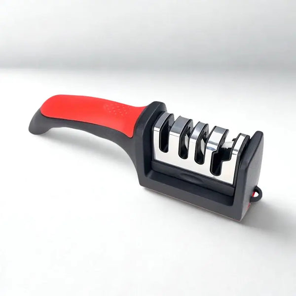Aiguiseur manuel sur fond blanc