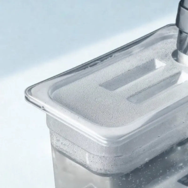 Bac de cuisson plastique 11L sur fond blanc