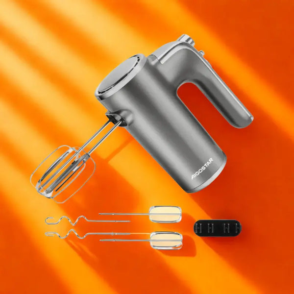 Batteur électrique sur fond orange