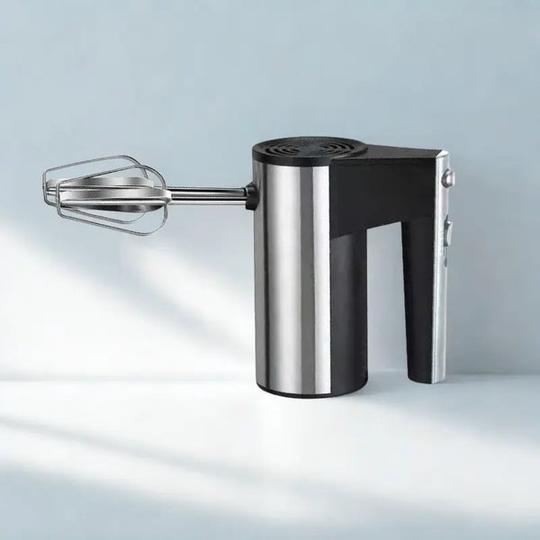 Batteur sur fond blanc