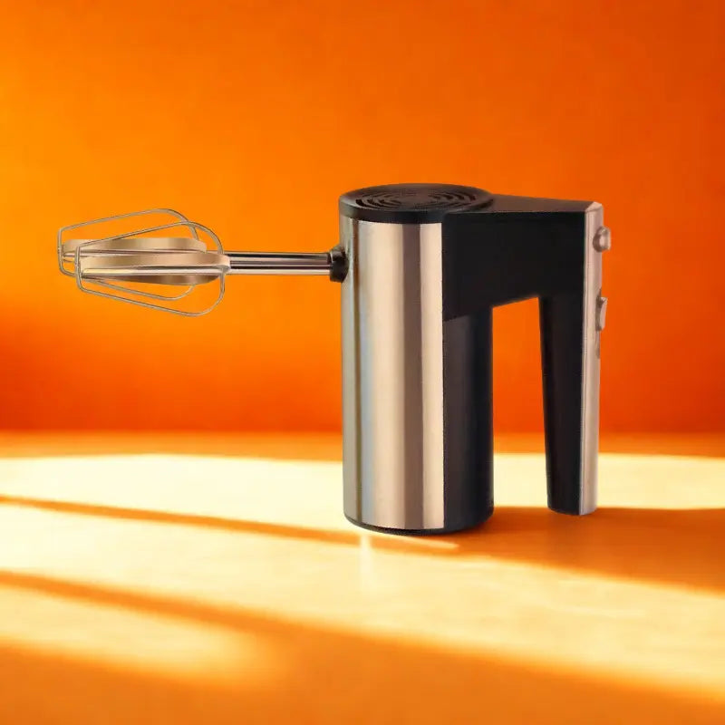 Batteur sur fond orange