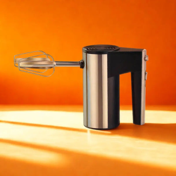 Batteur sur fond orange