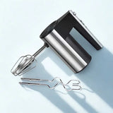 Batteur sur fond blanc