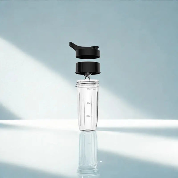 Contenant blender sur fond blanc