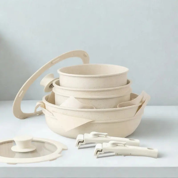 Casseroles et poêles amovibles blanche sur fond blanc