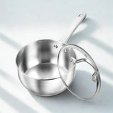 Casserole inox pro sur fond blanc