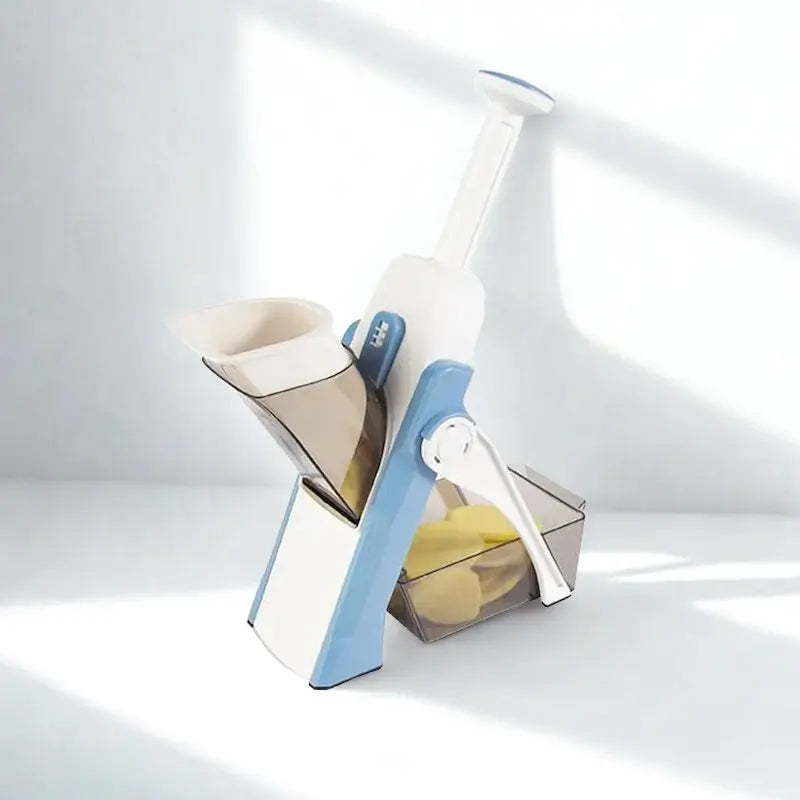 Coupe-légume blanc et bleu sur fond blanc