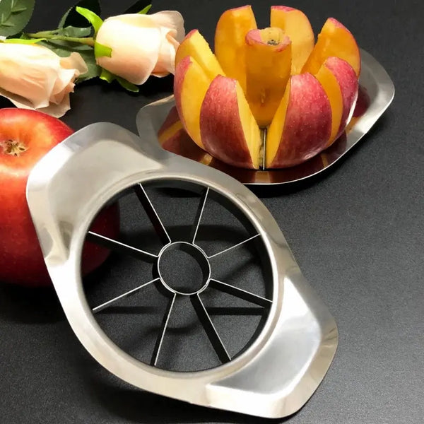 Coupe-pomme en inox en action