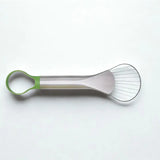 Coupe avocat sur fond blanc