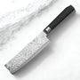 Couteau nakiri sur fond blanc