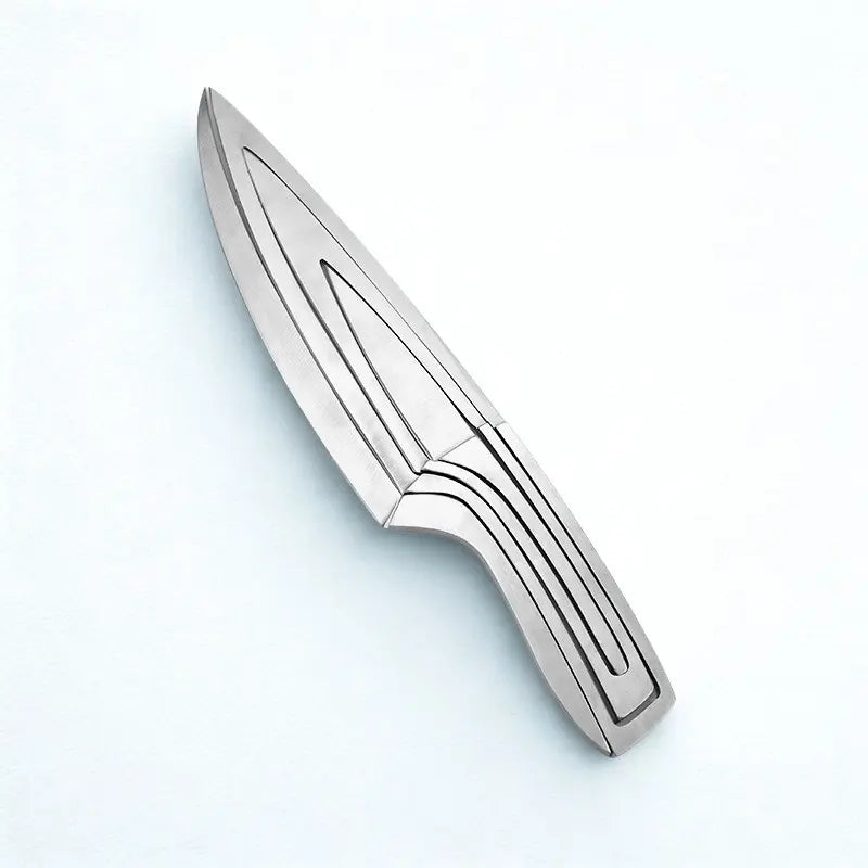 Couteau inox monobloc sur fond blanc