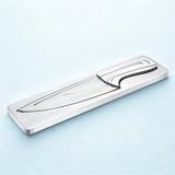 Couteau inox monobloc sur fond blanc