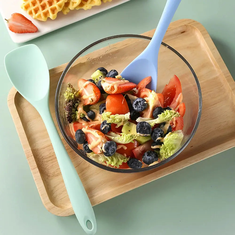 Cuillère dans une salade
