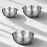 Culs de poule sur fond blanc
