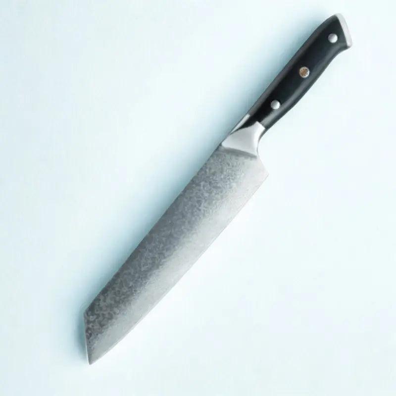 Couteau en acier damas sur fond blanc