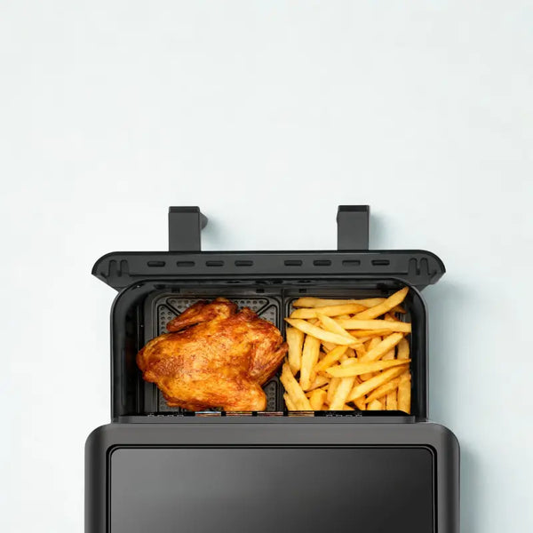 Air Fryer vu de haut sur fond blanc