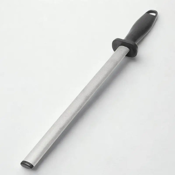 Fusil à aiguiser sur fond blanc
