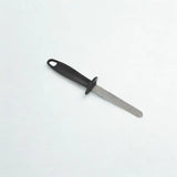 Fusil à aiguiser sur fond blanc