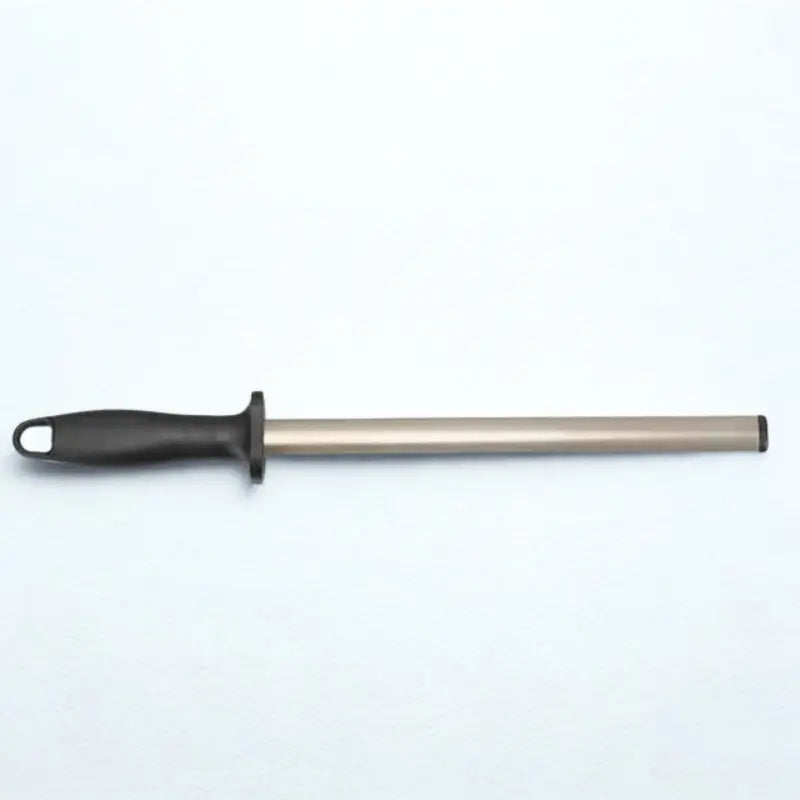 Fusil à aiguiser sur fond blanc