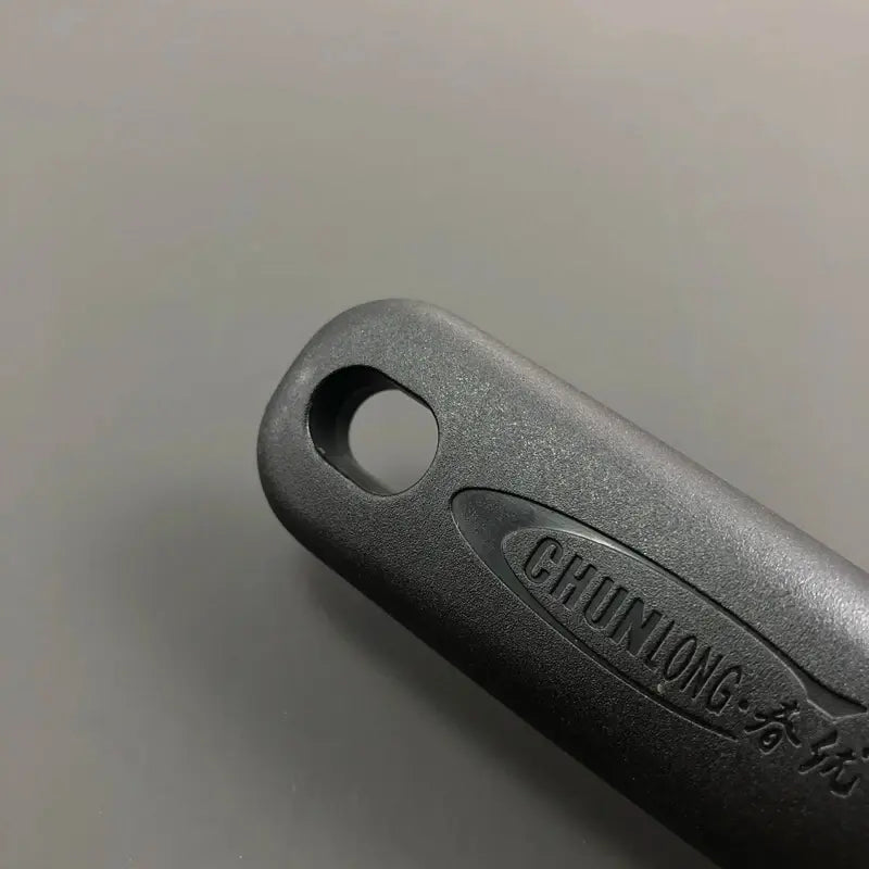 Manche fusil à aiguiser sur fond gris
