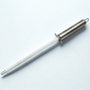 Fusil d'aiguisage tout inox sur fond blanc