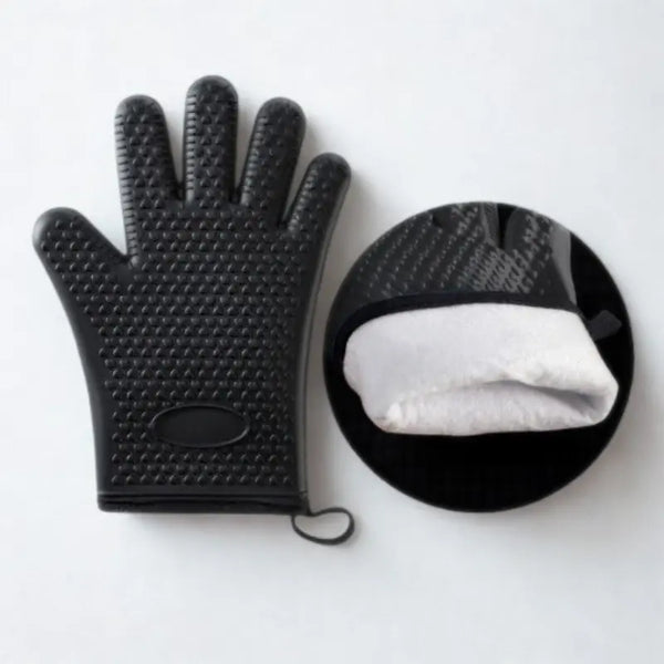 Gants noirs sur fond blanc