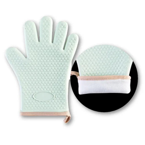 Gants turquoises sur fond blanc