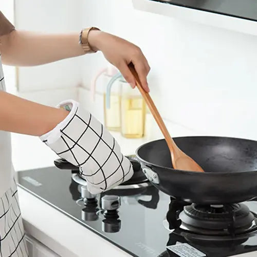 Gant de four en action 