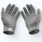 Gants de protection professionnels sur fond blanc
