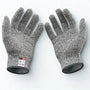 Gants de protection professionnels sur fond blanc
