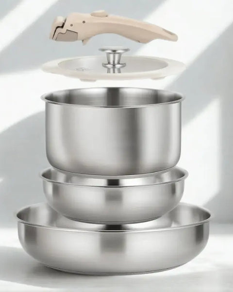 Set de poêles et casseroles avec manche amovible sur fond blanc