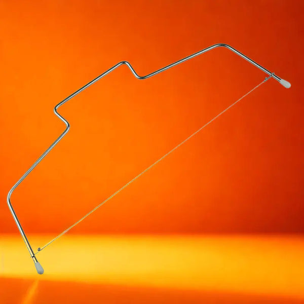 Découpe gâteau en acier inoxydable sûr fond orange