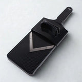 Mandoline noire sur fond blanc