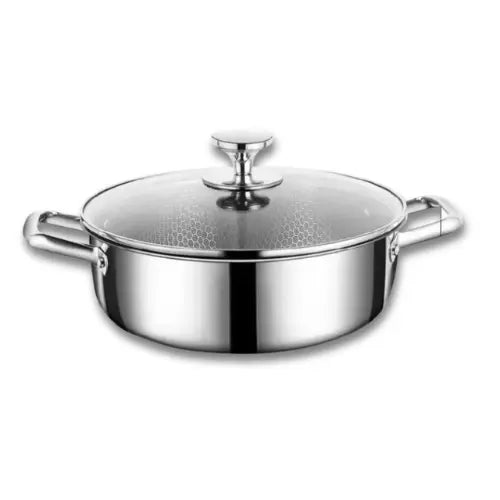 Marmite en inox sur fond blanc