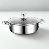 Marmite en inox sur fond blanc