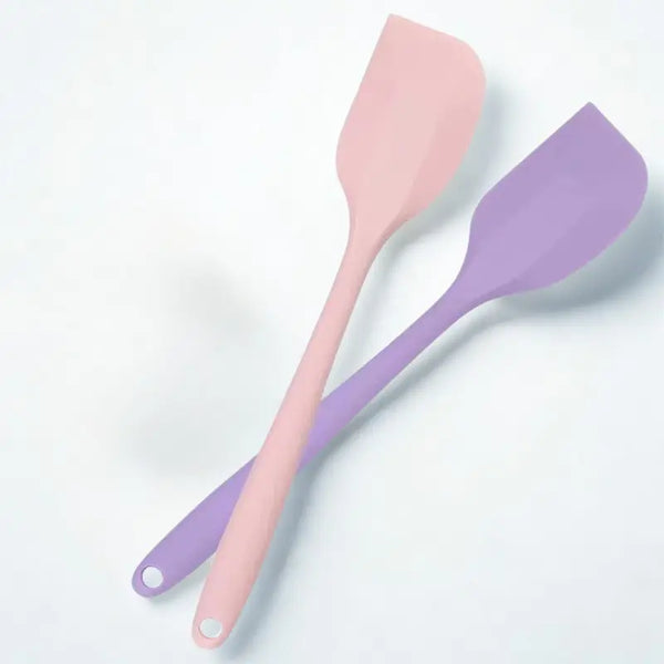 Maryse rose et violette sur fond blanc