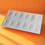 Moule silicone blanc sur fond orange