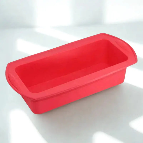 Moule rectangulaire rouge sur fond blanc