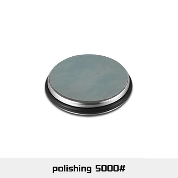 Pierre de polissage sur fond blanc avec annotation polishing 5000#