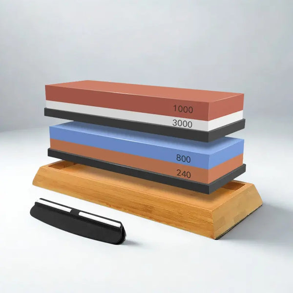 Pierres à aiguiser sur fond blanc