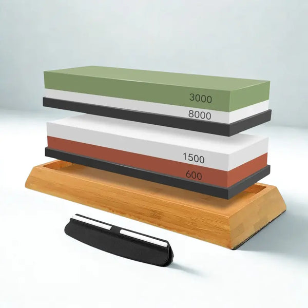 Pierres à aiguiser sur fond blanc