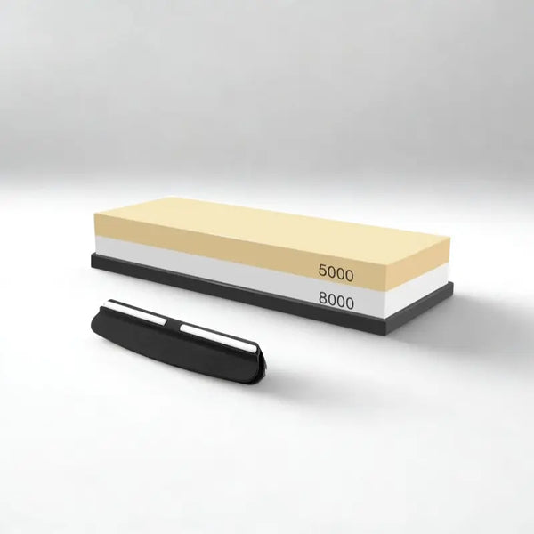 Pierres à aiguiser sur fond blanc