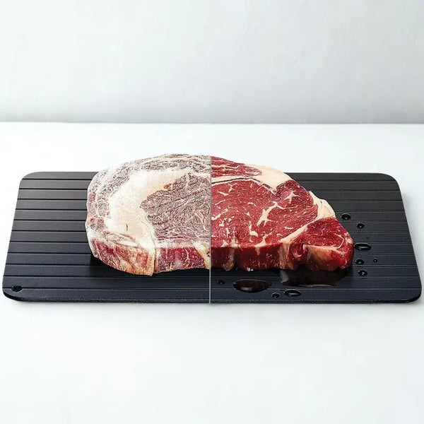 Planche, viande congelée et viande décongelée