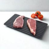 Planche, viande congelée et viande décongelée