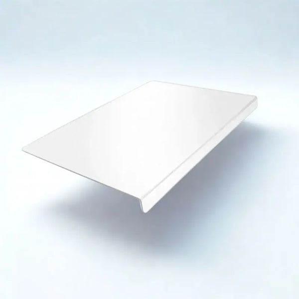 Planche transparente sur fond blanc